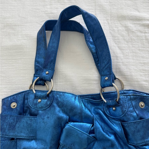 Y2K blue metallic faux leather shoulder bag w/ silver hardware - Picture 4 of 10